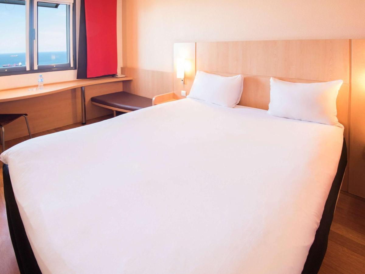 Ibis Oran Les Falaises Luaran gambar