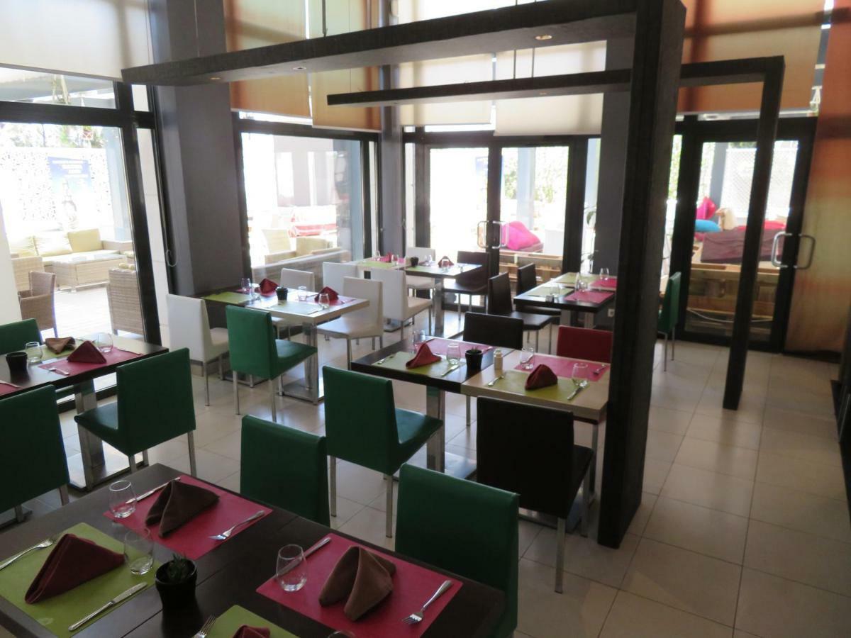 Ibis Oran Les Falaises Luaran gambar